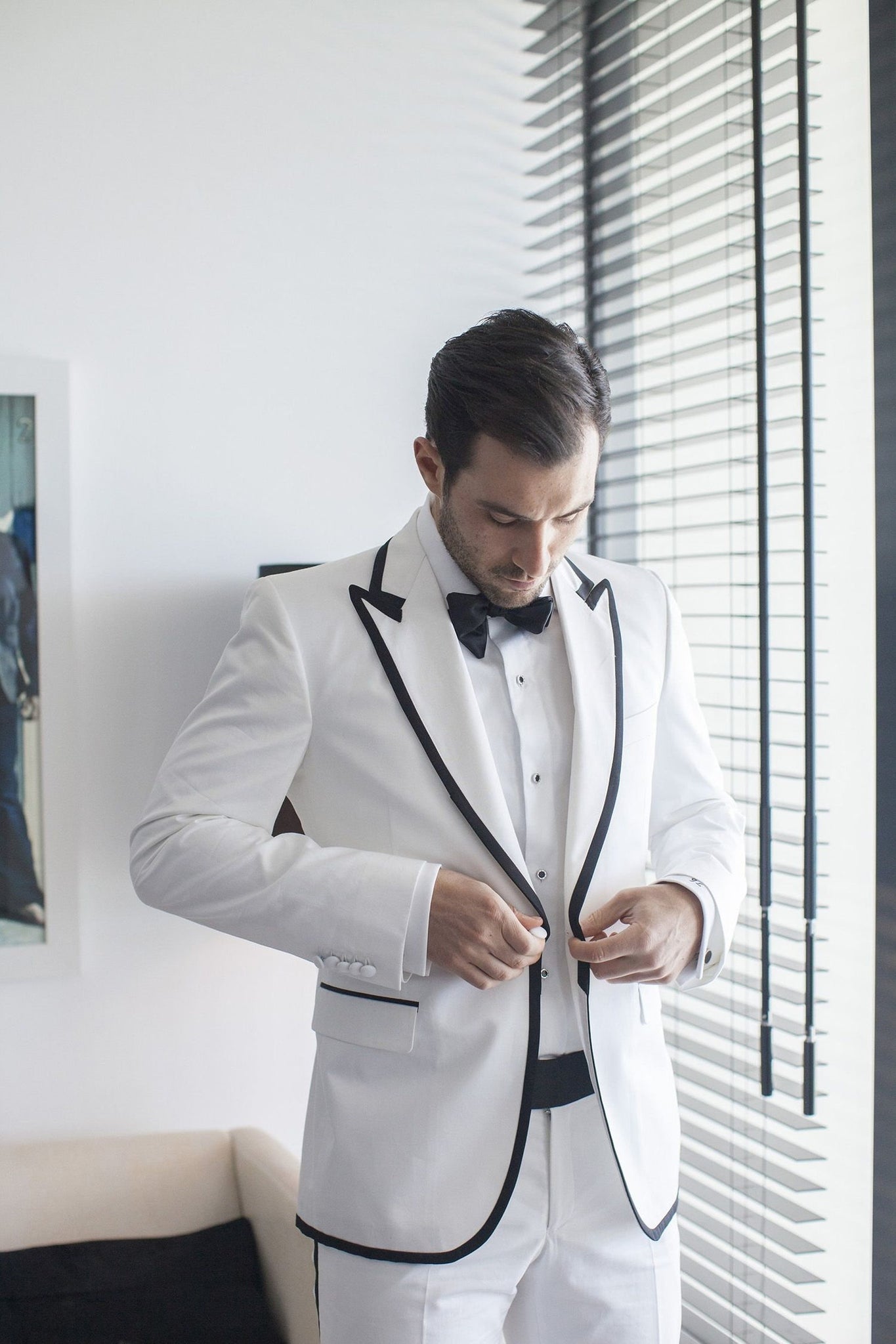 Madhu Couture White Coat Pant Designer Formal Fashion Wedding 2 Piece Groom Party Wear Coat Pant Suit For Men.