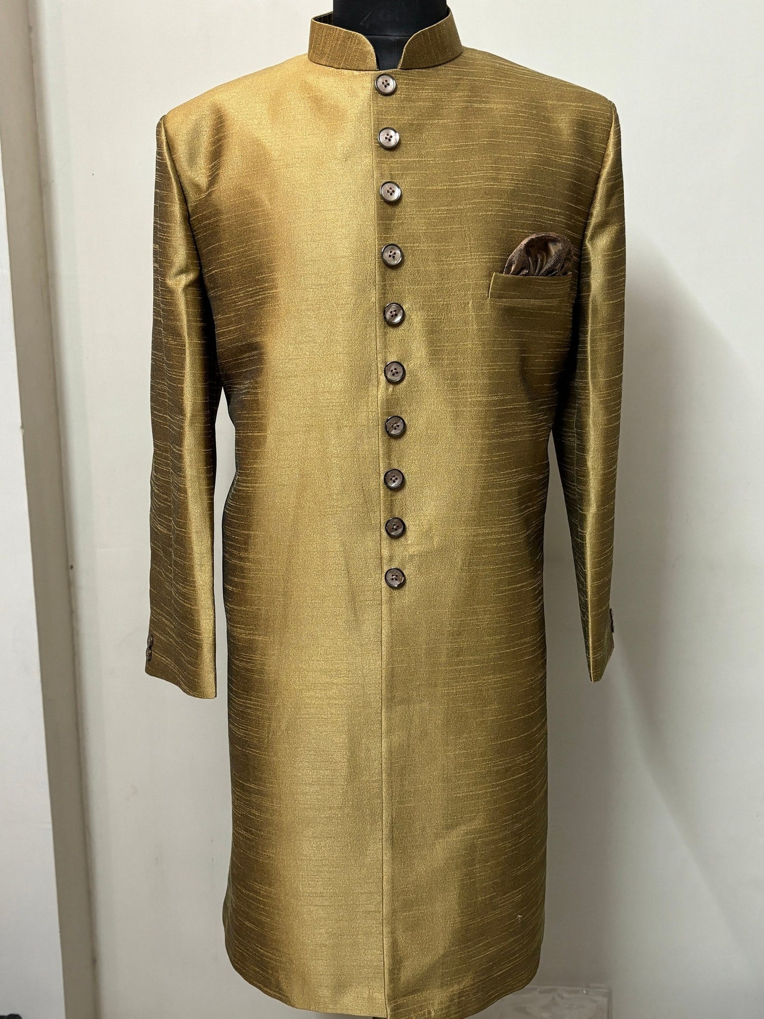 Sherewaniformen Indian solid Designer Gold Color Partywear Traditional Sherwani Outfit For Groom.