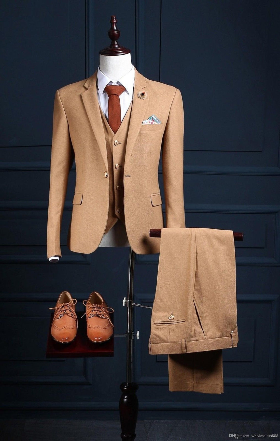 Madhu Couture Groom Italian Style Tuxedo Jacket Vest Pants Men 3 Piece Wedding Groom Wear Party Wear Suit For Men.